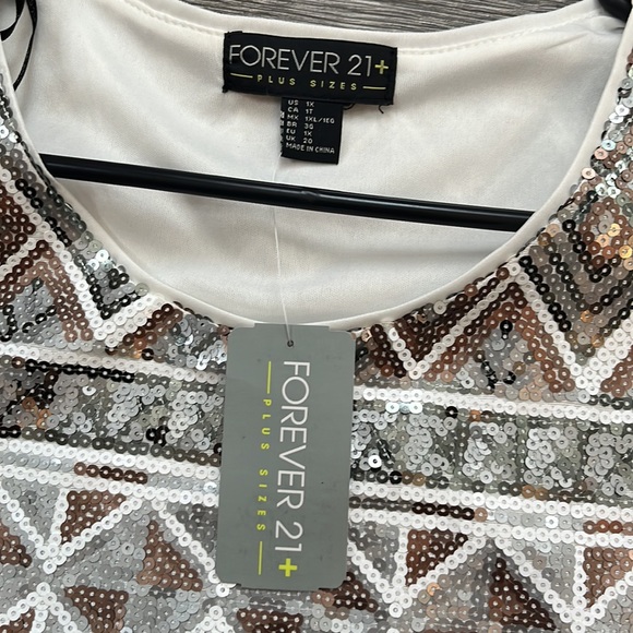 Gorgeous crop top! - Picture 2 of 2